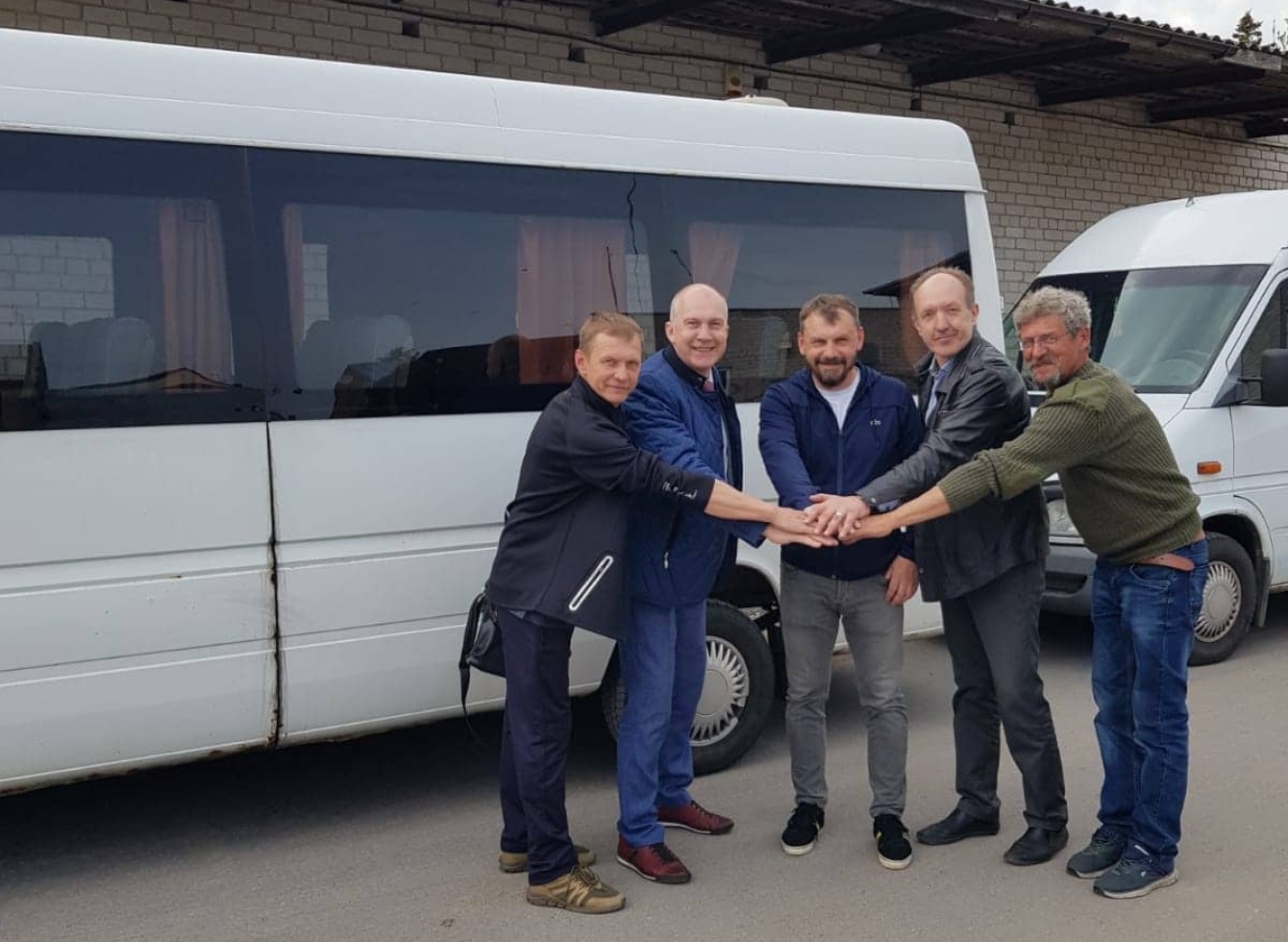2004-2005 metais pagaminti du 17 vietų mikroautobusai „Mercedes-Benz Sprinter“ jau pasiekė Ukrainą