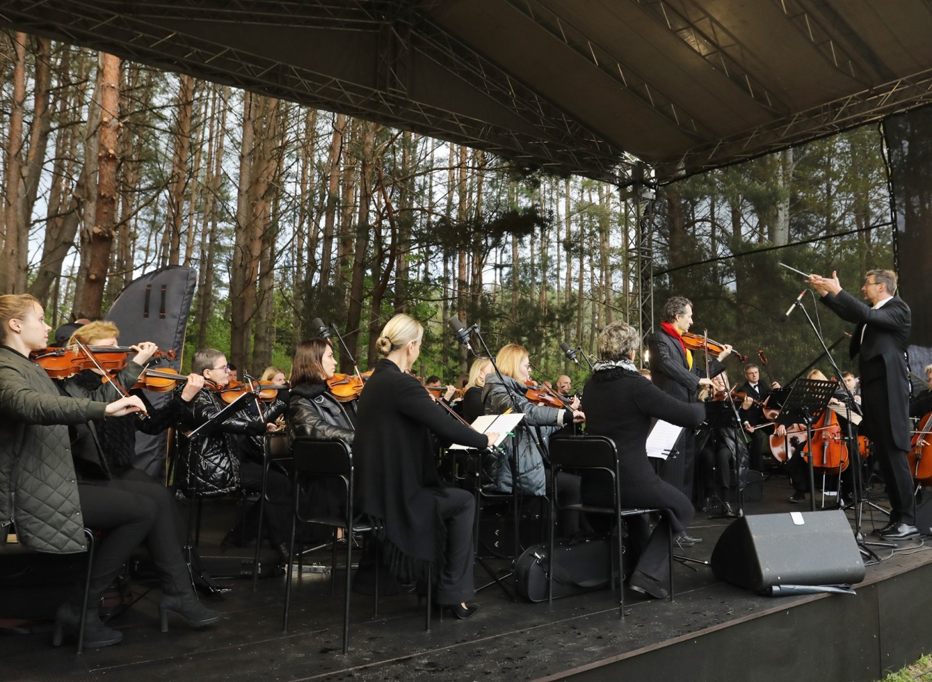 Koncertą stebėjo gausus būrys žiūrovų