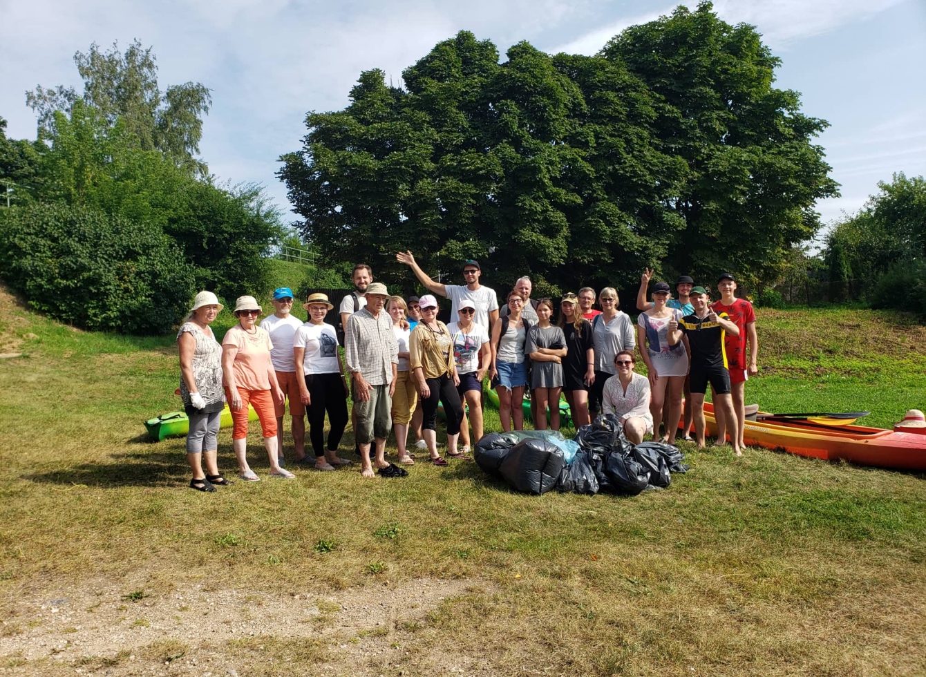 Gruodžio 17-osios bendruomenė baidarių žygyje