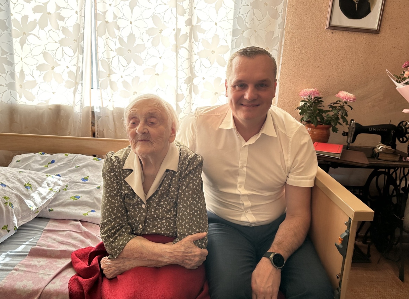 100 metės sveikinimo akimirkos