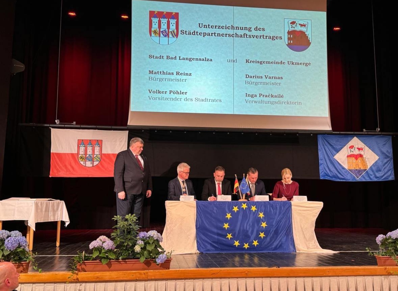 Ukmergiškiai Vokietijoje pasirašė bendradarbiavimo sutartį ir atidarė parodą