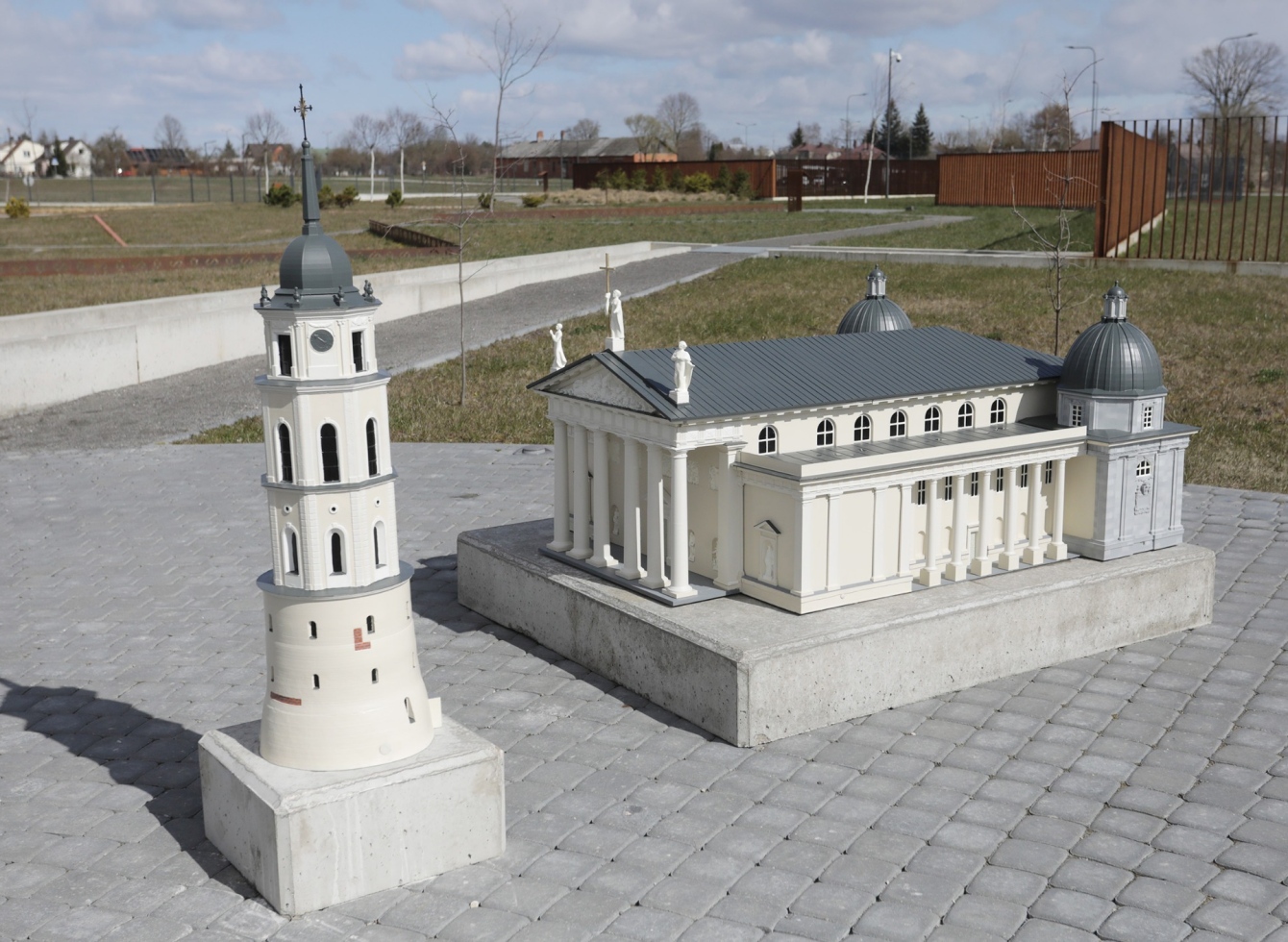Arkikatedra ir varpine parke
