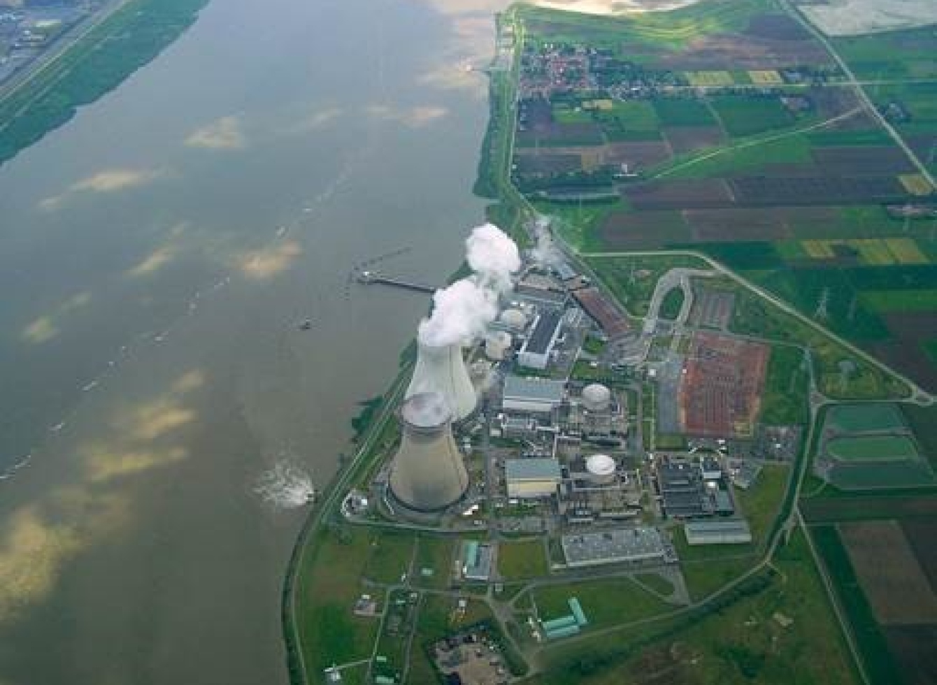 Belgijoje dėl vandenilio nuotėkio sustabdytas Dulio atominės elektrinės 2-asis reaktorius