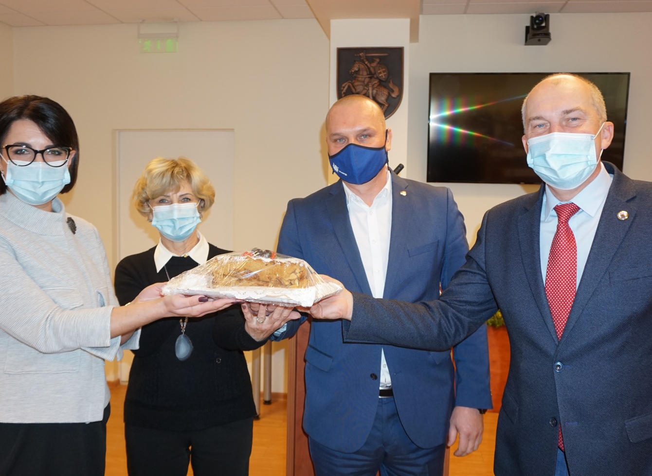 Susirinkusiuosius pasveikino Ukmergės rajono savivaldybės vadovai: meras Rolandas Janickas, jo pavaduotoja Agnė Balčiūnienė, administracijos direktorius Darius Varnas ir jo pavaduotoja Dalė Steponavičienė.