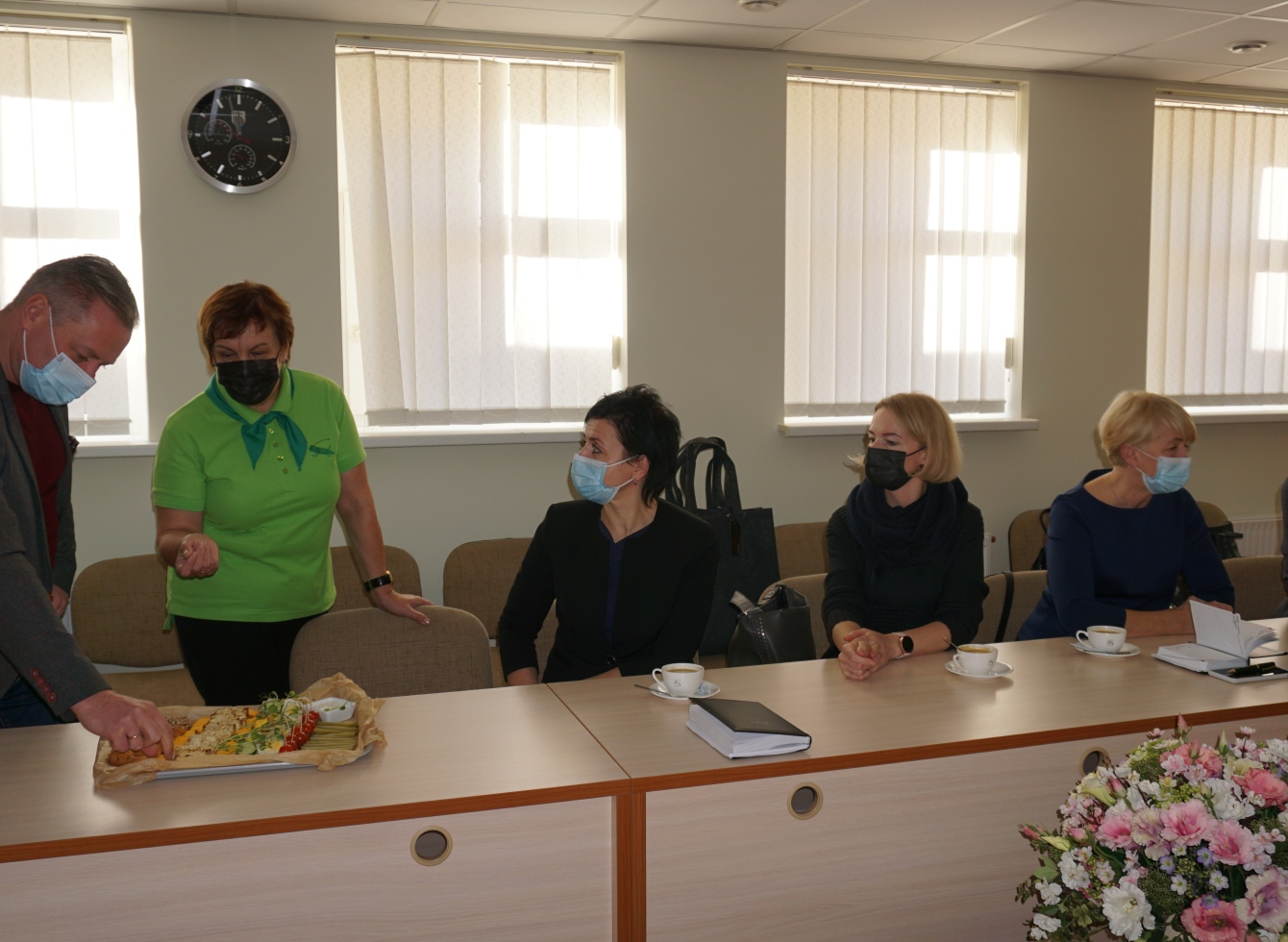 Kretingos rajono savivaldybės atstovai skanavo „Žiogelio“ virtuvėje paruoštų valgių