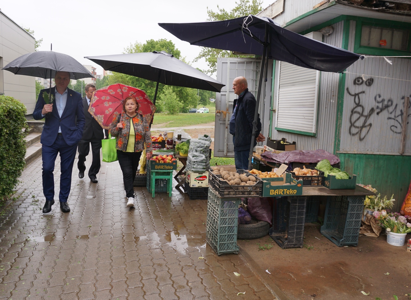 Susitiko su Pivonijos mikrorajone esančio turgelio prekeiviais