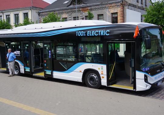 Miesto centre buvusį rožyną pakeitė betoninės gėlinės