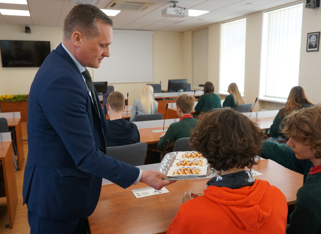 Moksleiviai iš arčiau susipažino su savivaldybės vadovais ir darbuotojais