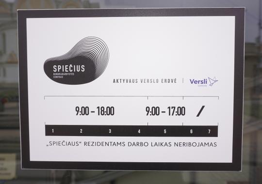 Prioritetinei senjorų grupei (65 m. ir vyresni) priklausančių...