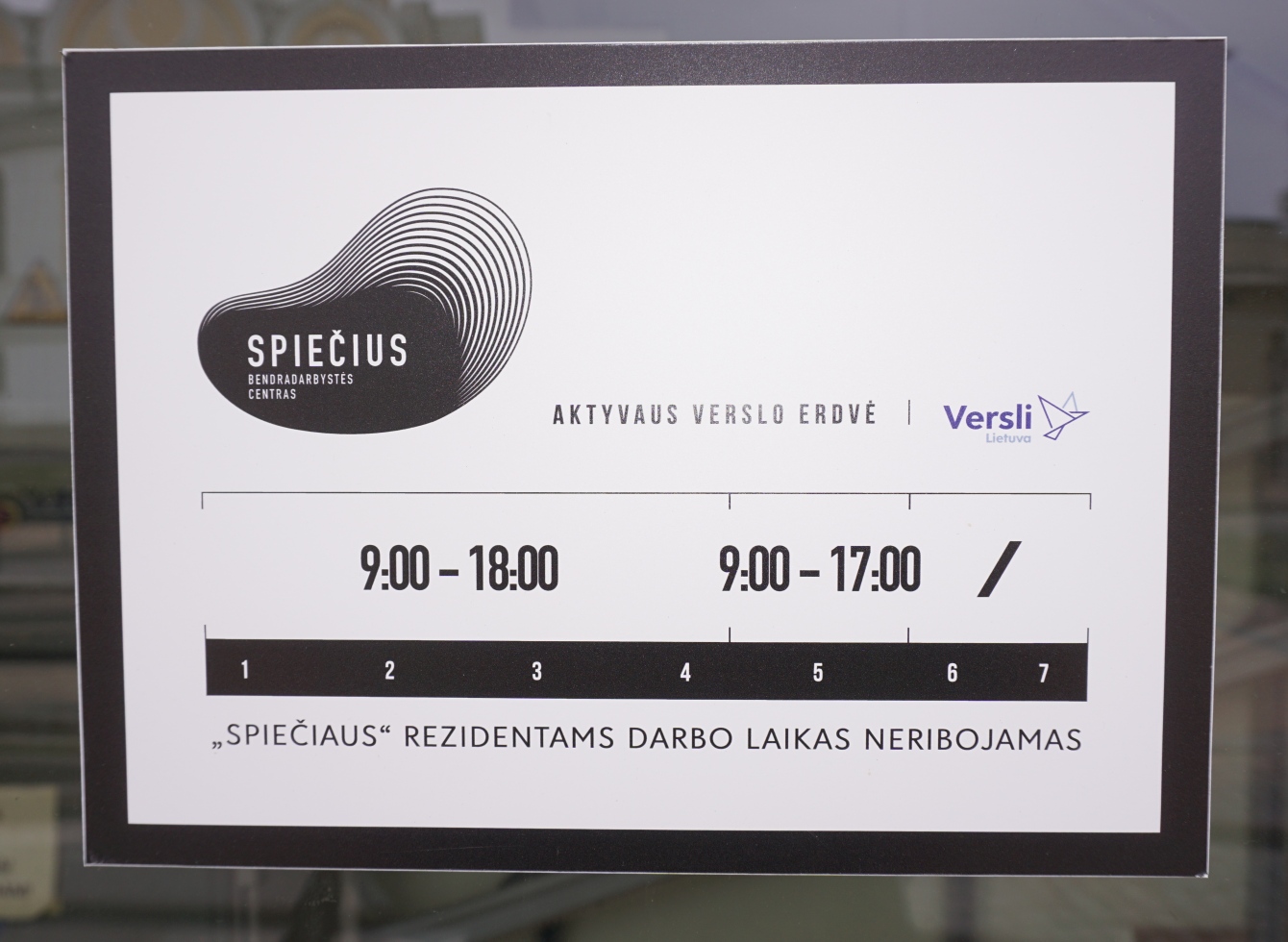 Savivaldybės atstovai apžiūrėjo Ukmergės naujakurį - bendradarbystės centrą „Spiečius