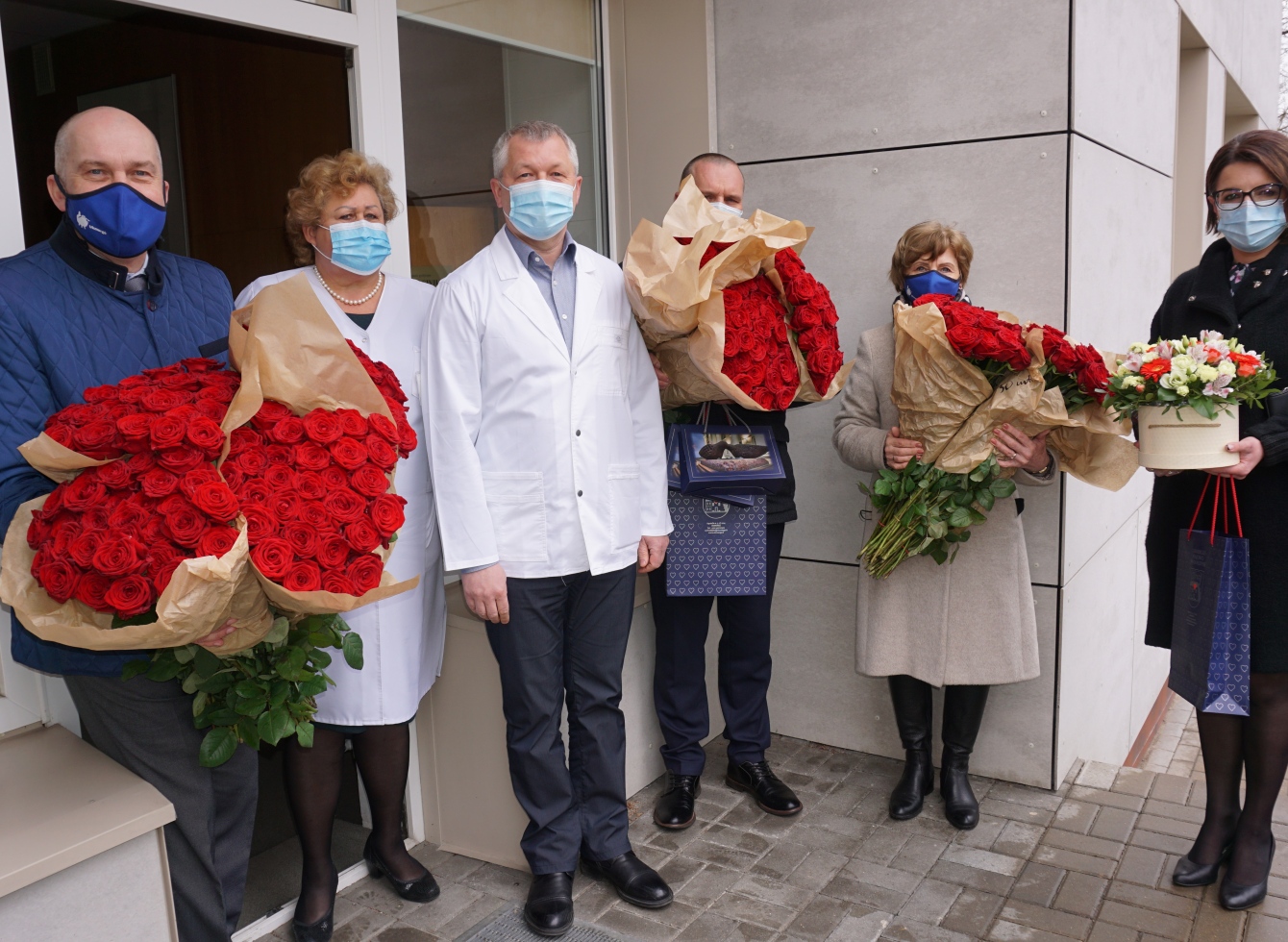 Medicinos darbuotojams įteiktos dovanos ir Mero padėkos