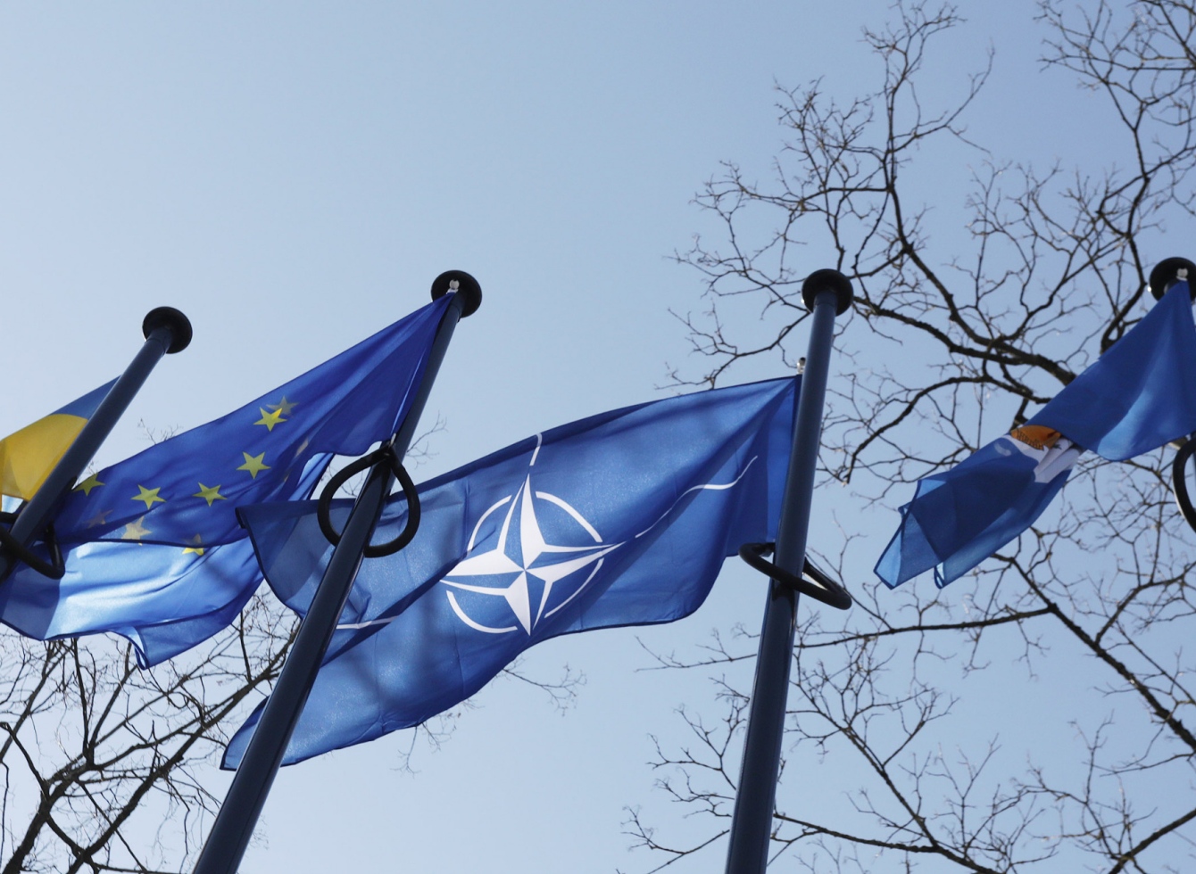Ukmergėje, Kęstučio aikštėje, iškelta NATO vėliava