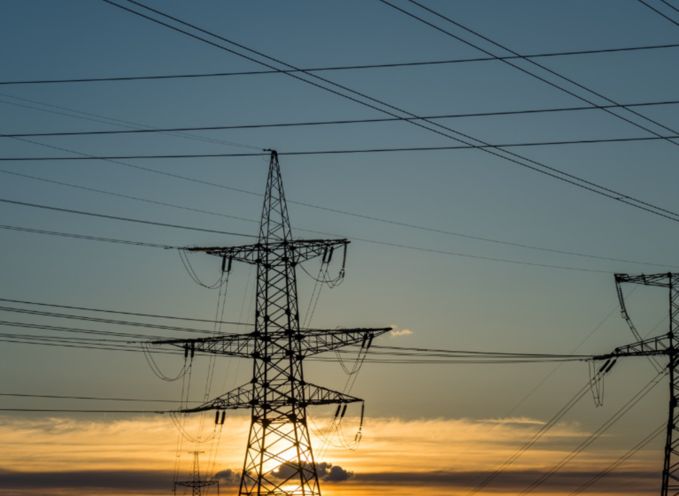 Ukmergės rajone elektros tiekimą atstato 13 brigadų