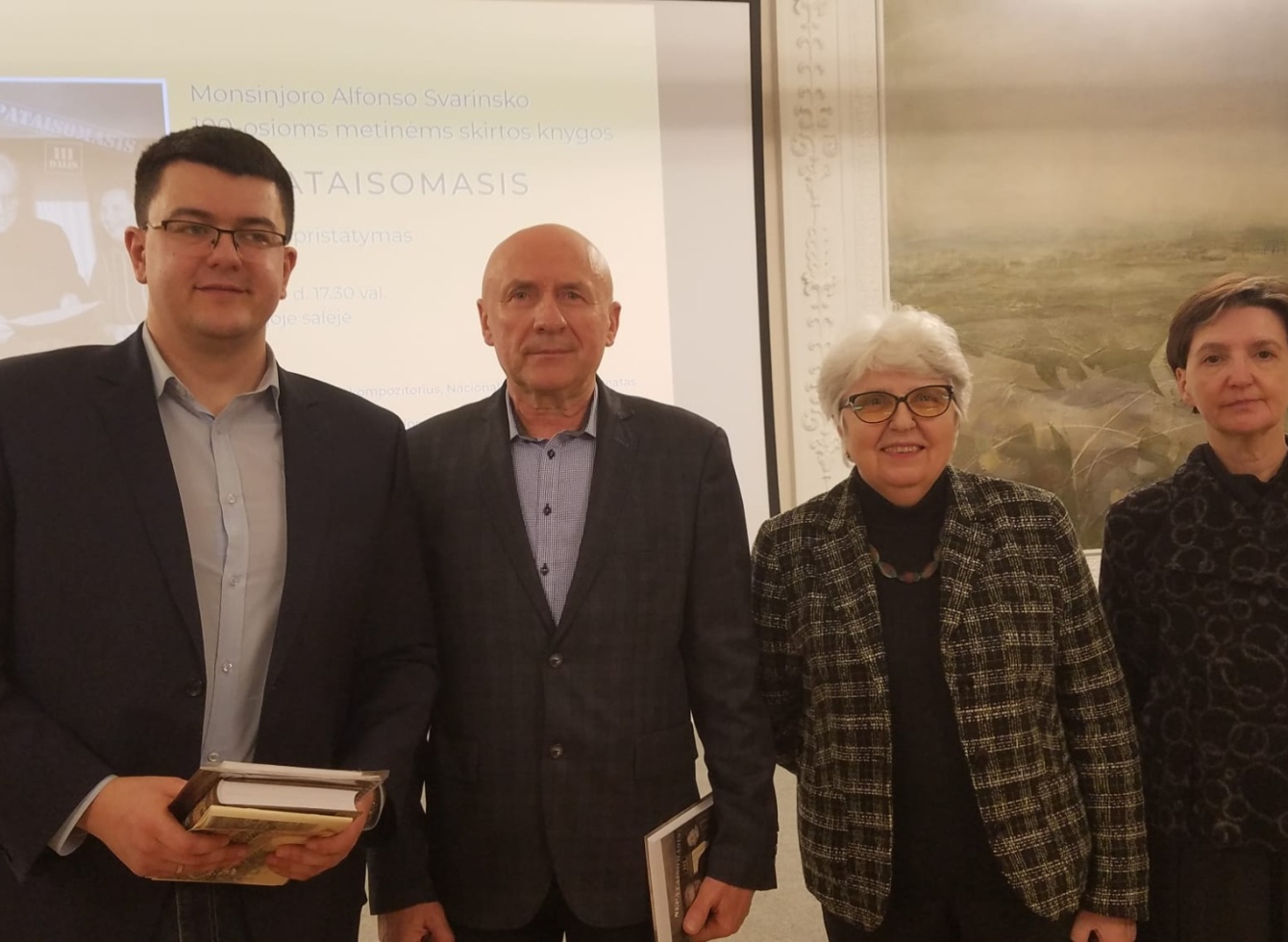 Pristatyta penktoji monsinjoro A. Svarinsko atminimą įamžinanti knyga