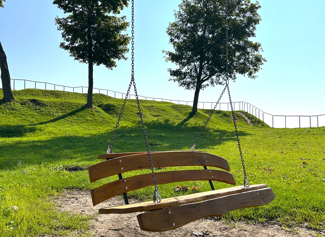 Ukmergės piliakalnio sūpynės