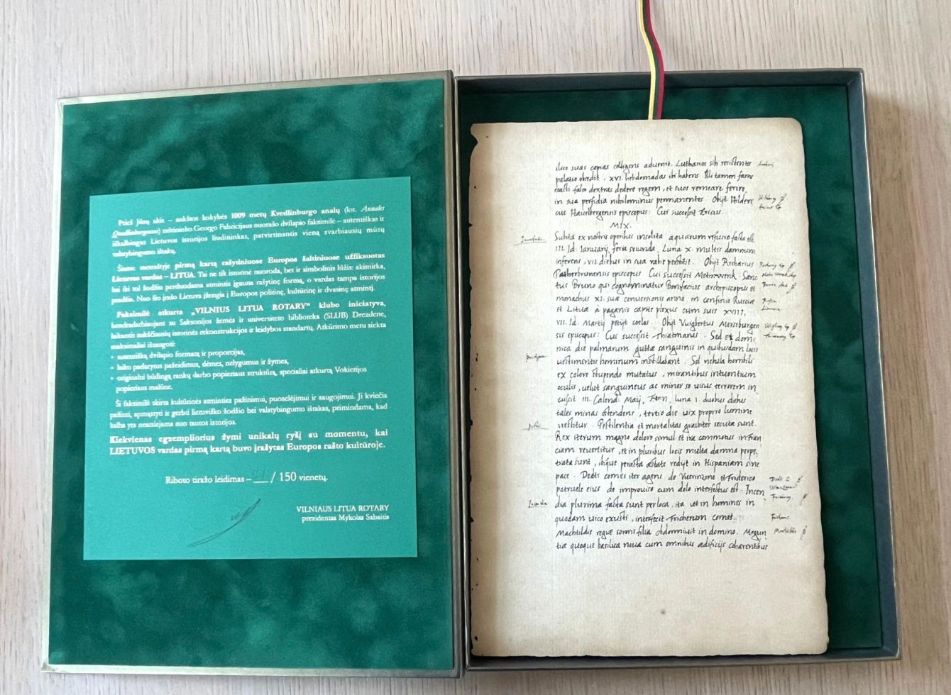 Ukmergės rajono savivaldybei padovanota išskirtinė istorijos relikvija