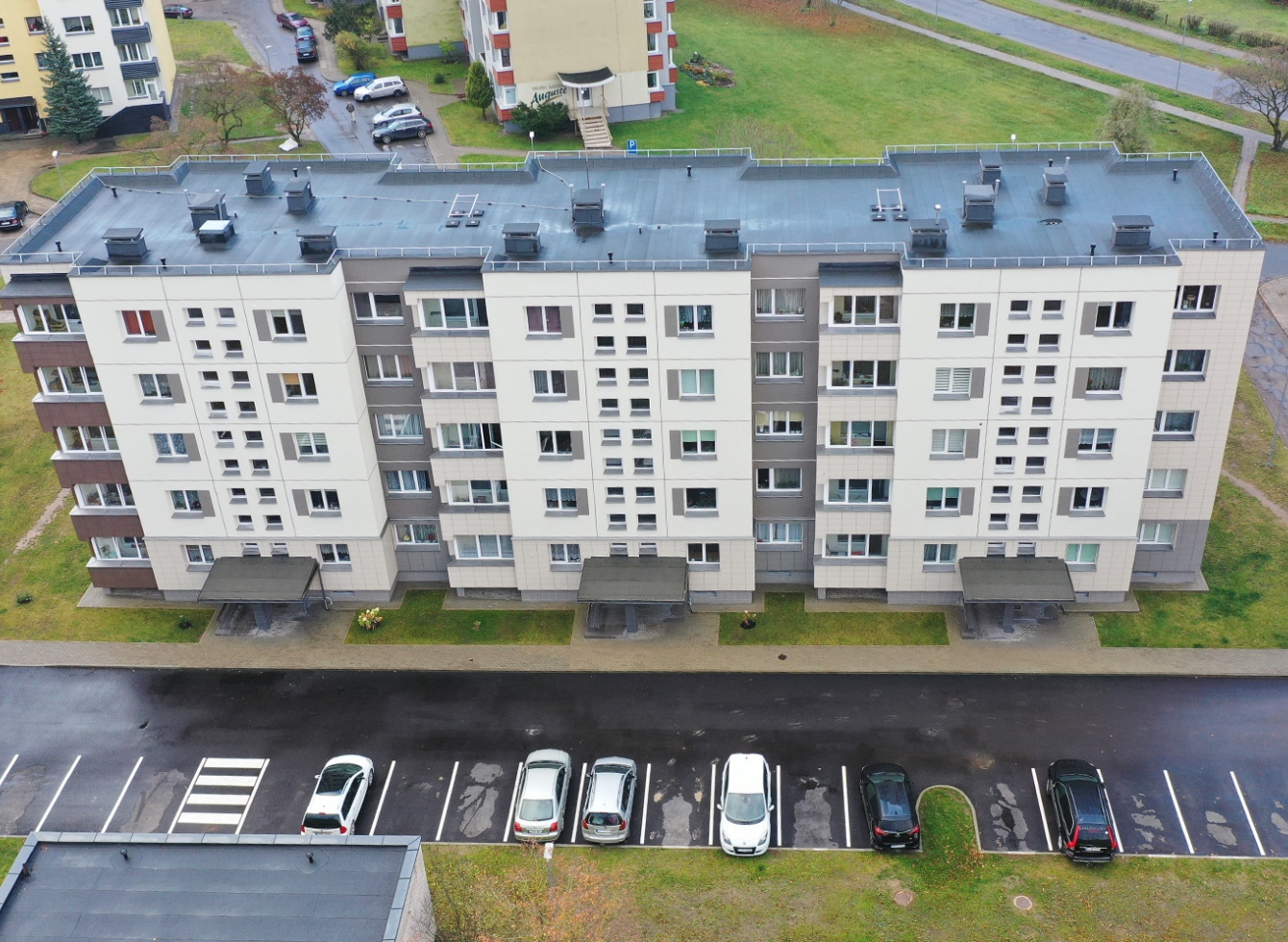 Renovuotas daugiabutis Jaunimo g. 23