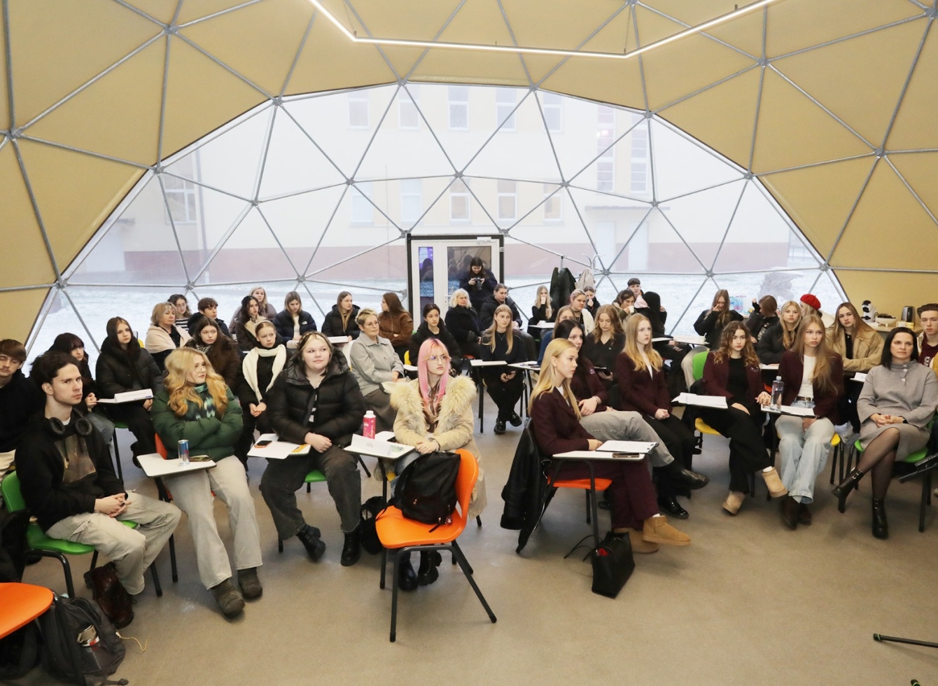 Mokinių konferencijoje - dėmesys moters stiprybės keliui