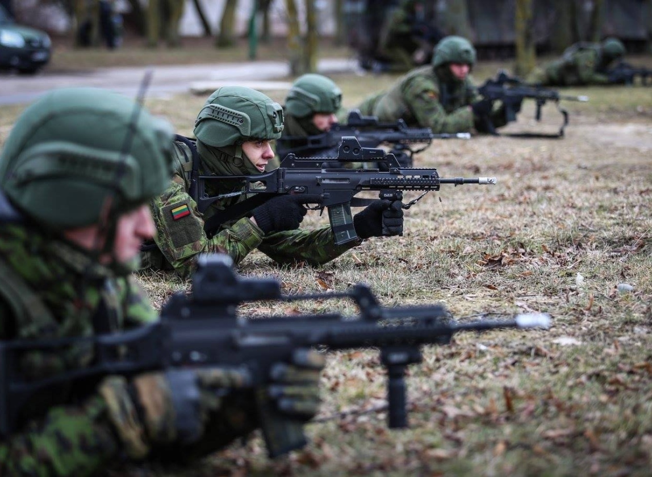 Karinių pratybų akimirka