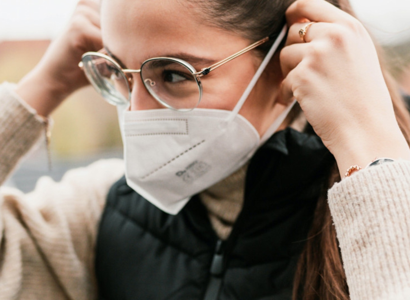 Nuo pirmadienio renginiuose uždarose erdvėse privaloma dėvėti respiratorius