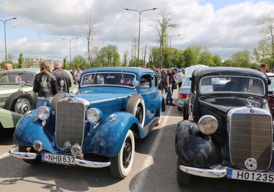 Net 10 komandų varžėsi Virvės traukimo turnyre per Šventosios upę