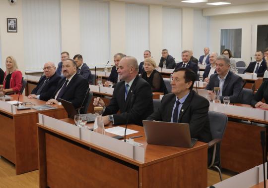 Radijo įrašas „Smurtaujantys paaugliai mokyklose – kaip spręsti problemą?“