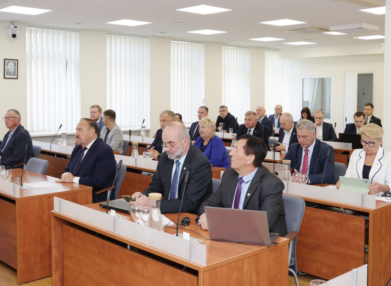 Ukmergės rajono savivaldybės taryboje – nauji veidai ir apdovanojimai