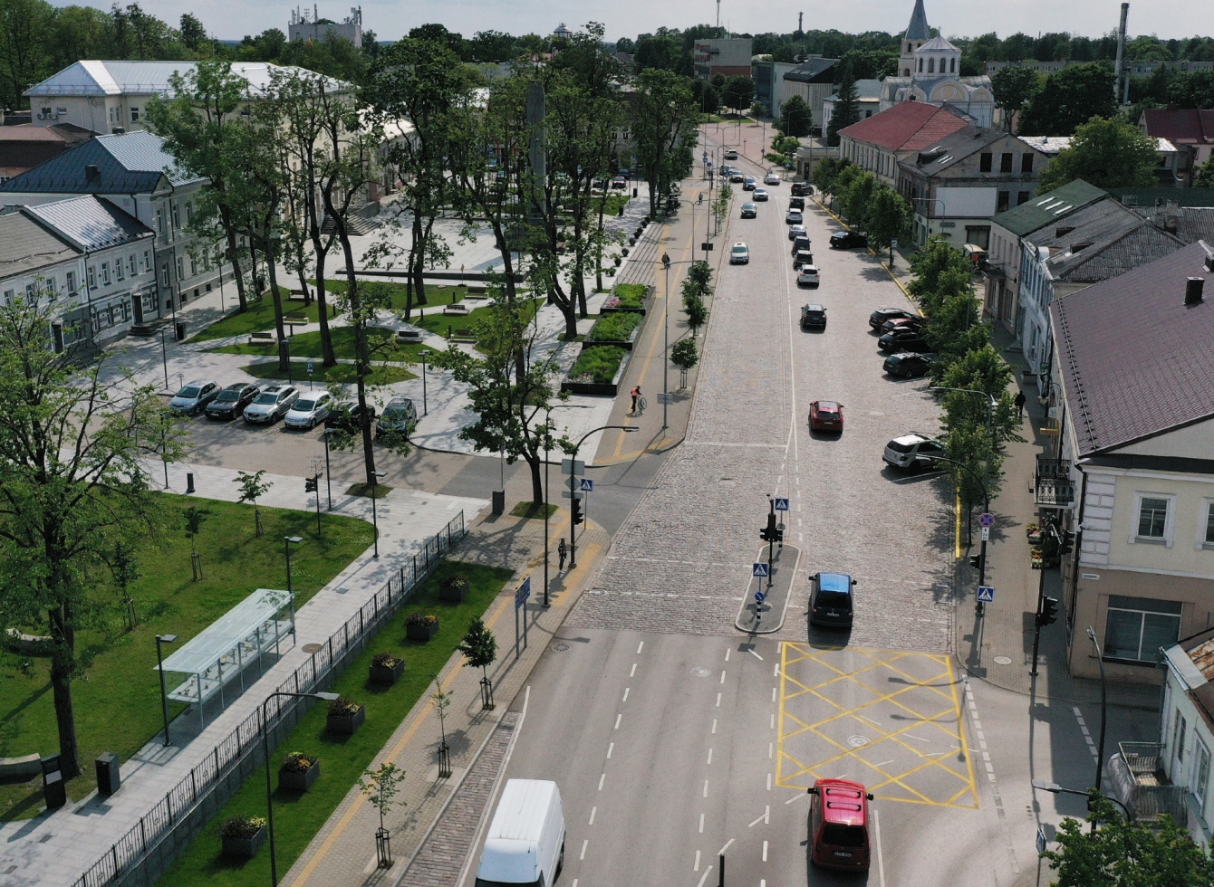 Dvi Ukmergės sankryžos paženklintos geltonomis linijomis