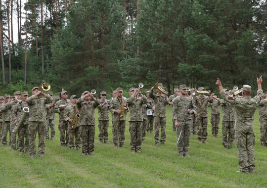 Ukrainos karinis orkestras Valstybės dieną įprasmino koncertu partizanų...