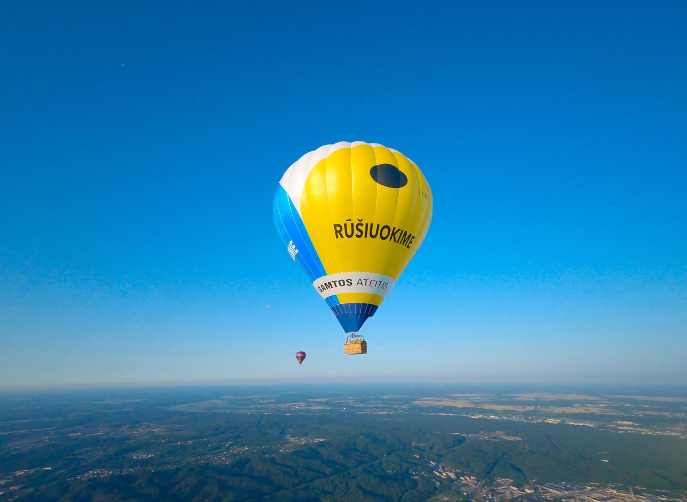 Oro balionas su užrašu „Rūšiuokime