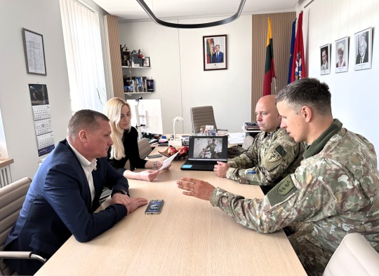 Ukmergėje aptartos tarptautinės karinės pratybos „Geležinis Vilkas 2025-I“