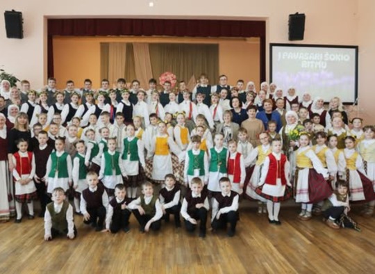 Akimirkos iš liaudiškų šokių festivalio