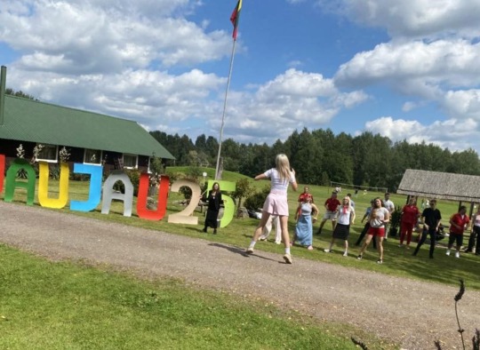 Festivalis JAUJAU'25: jaunystės energija ir kūrybiškumas Ukmergėje