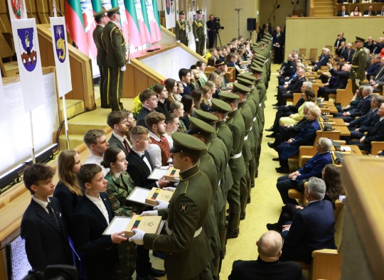 „Signatarų trispalvės“ Seime įteikimo akimirkos