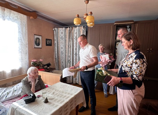 100 metės sveikinimo akimirkos