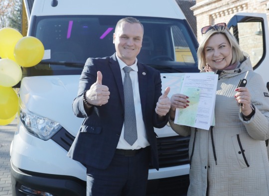Taujėnų pagrindinė mokykla džiaugiasi mokykliniu autobusu
