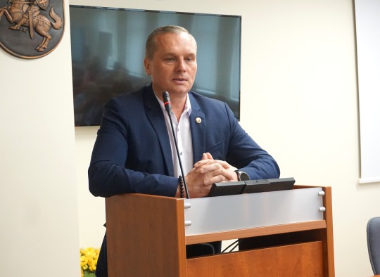 Savivaldybėje aptarti pedagogų darbo apmokėjimo klausimai