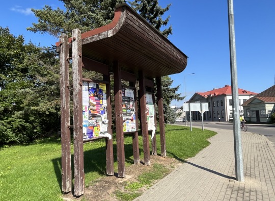 Skelbimo lenta Deltuvos ir Kauno gatvių sankirtoje
