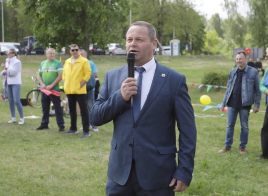 Net 10 komandų varžėsi Virvės traukimo turnyre per Šventosios upę