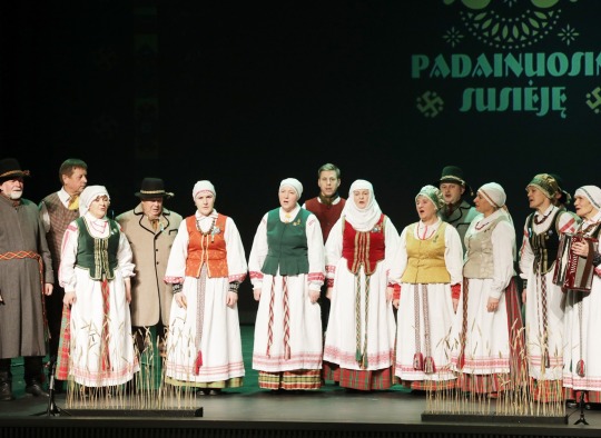 Folkloro šventėje „Padainuosim susiėję“ pristatytas pirmasis Ukmergės krašto dainynas