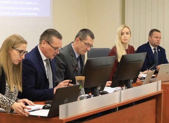 Ukmergės rajono savivaldybės tarybos posėdžio akimirkos
