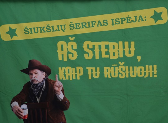 Nors gyventojai mano rūšiuojantys teisingai, klaidos kartojasi: Ukmergėje suorganizuotas viešas socialinis eksperimentas „Konteinerio krata“
