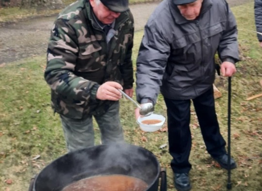 Lyduokių medžiotojų klubas vaišino karšta sriuba ir plovu