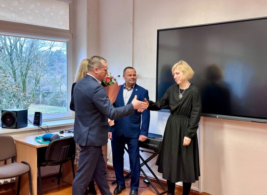 Savivaldybės meras Darius Varnas ir Pašilės progimnazijos direktorė Dovilė Janulienė