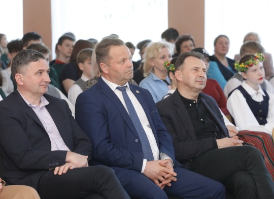 Akimirkos iš liaudiškų šokių festivalio