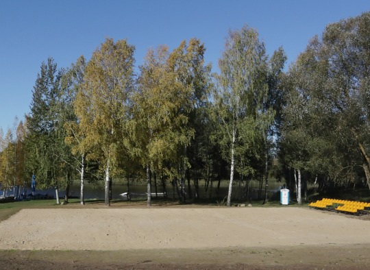Prie Mūšios tvenkinio (Vidiškių sen.) pakrantėje įrengta nauja aktyvaus laisvalaikio erdvė - dvi paplūdimio tinklinio aikštelės