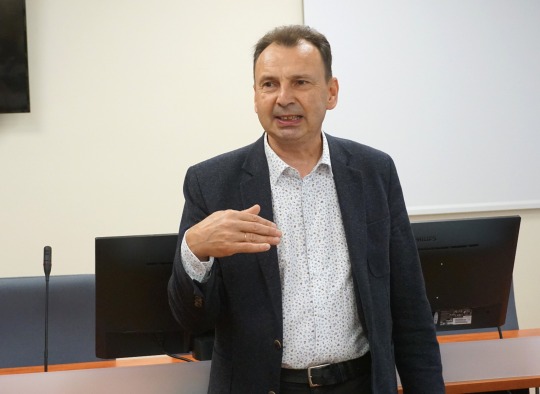 Savivaldybėje aptarti pedagogų darbo apmokėjimo klausimai