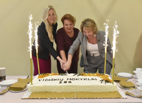 Vidiškių mokykla skaičiuoja 125-uosius metus