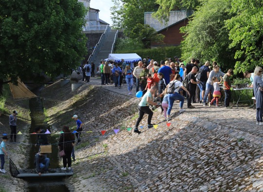 Ukmergiškių šeimos varžėsi „Vilkmergėlės regatoje“ 