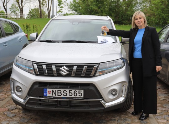 Trims Ukmergės rajono seniūnijoms perduoti nauji automobiliai